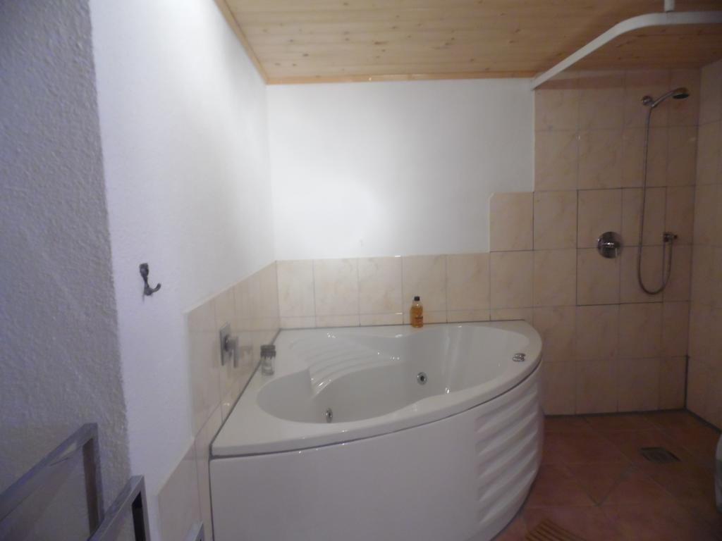 Appartment Chalet Sonnenheim คันเดอร์ชเตค ภายนอก รูปภาพ